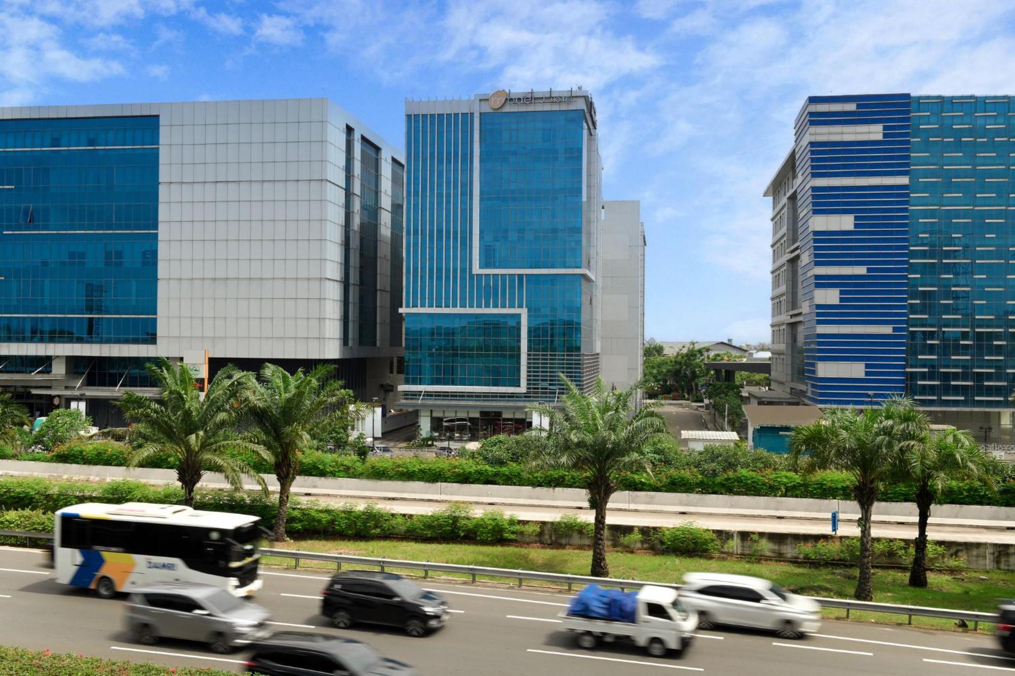 Model J Hotel Jakarta Soekarno - Hatta Airport Tangerang Zewnętrze zdjęcie