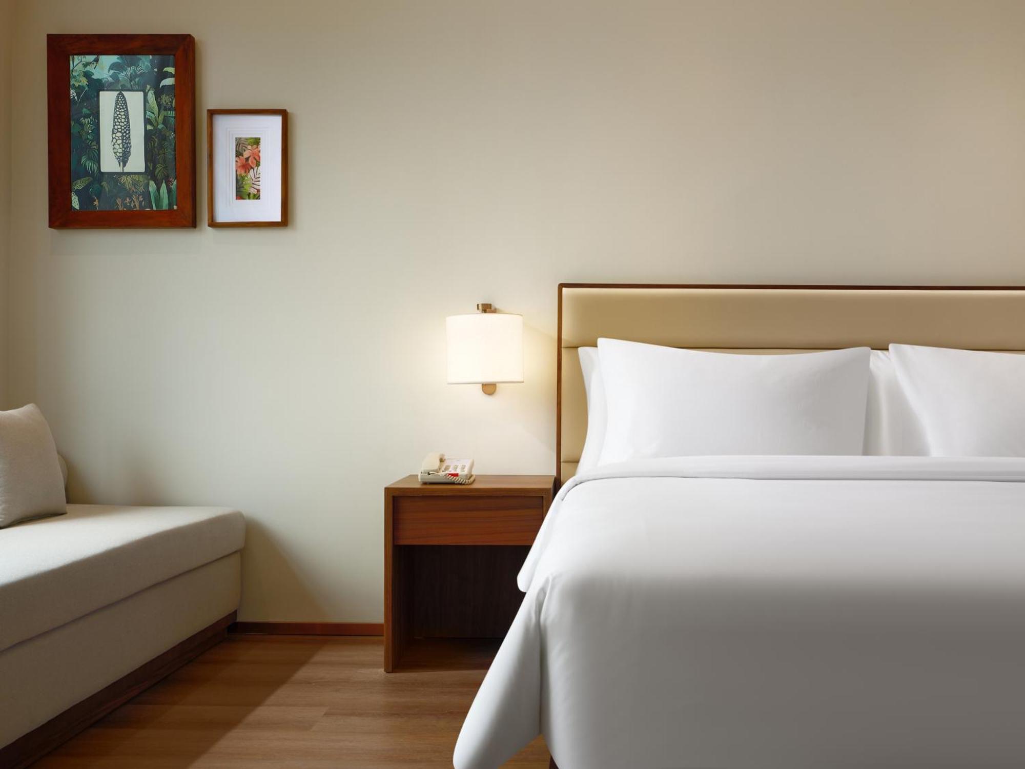 Model J Hotel Jakarta Soekarno - Hatta Airport Tangerang Zewnętrze zdjęcie
